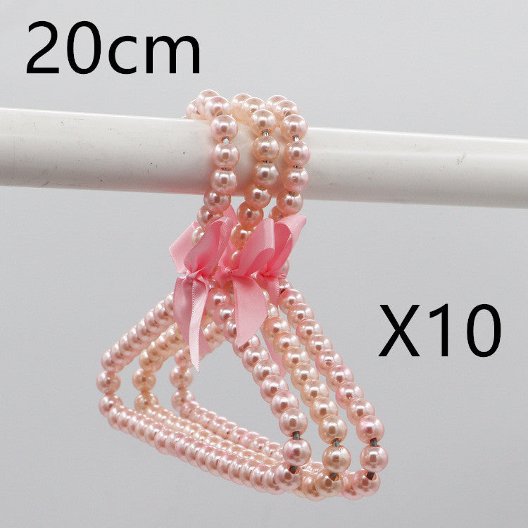 Creative pearl hanger