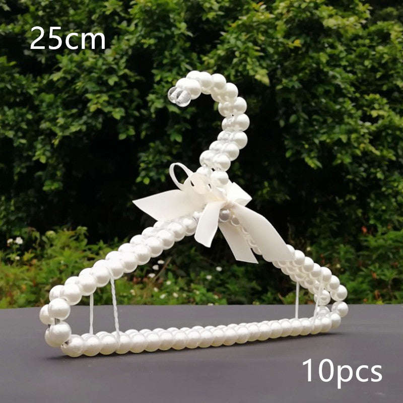 Creative pearl hanger